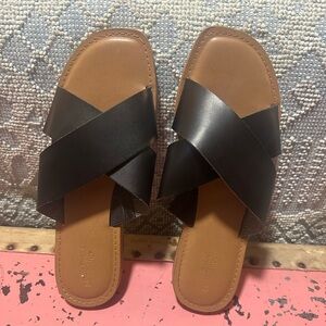 Universal Thread Black and Tan Slide Sandals Sz 9 - NEW